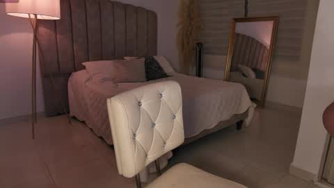 Snapshot of emily_____ chatting on April 18, 1:31 am emily valentina online show from April 18, 1:31 am