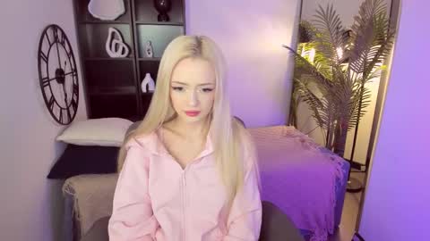 Emily online show from November 21, 3:54 pm