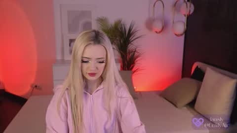 Emily online show from December 4, 4:38 pm