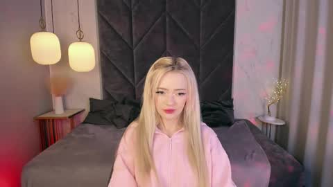 Emily online show from December 15, 4:33 pm