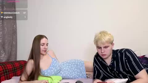 emily_and_ilumi online show from January 18, 7:39 pm