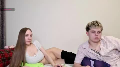 emily_and_ilumi online show from April 21, 7:28 pm