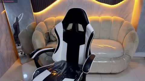Snapshot of emily_carter_tx chatting on June 23, 3:15 am emily_carter_tx online show from June 23, 3:15 am