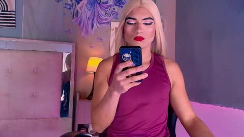 emily_castillo1_ online show from June 8, 5:19 am