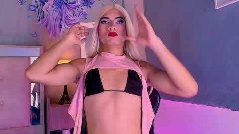 emily_castillo1_ online show from June 9, 5:30 am