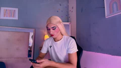 Snapshot of emily_castillo1_ chatting on July 1, 4:58 am emily_castillo1_ online show from July 1, 4:58 am