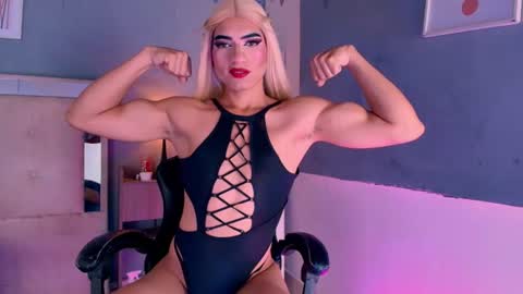 Snapshot of emily_castillo1_ chatting on July 14, 4:50 am emily_castillo1_ online show from July 14, 4:50 am