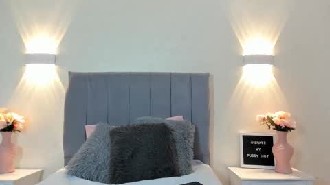 Snapshot of emily_cooper_bj chatting on December 3, 5:00 pm Emily online show from December 3, 5:00 pm