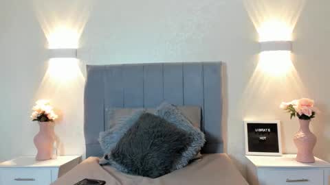 Snapshot of emily_cooper_bj chatting on December 20, 6:15 pm Emily online show from December 20, 6:15 pm