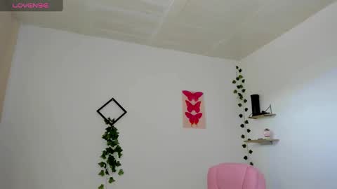 Snapshot of emily_coraline chatting on December 9, 3:54 pm Emily online show from December 9, 3:54 pm