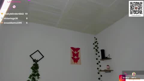 Snapshot of emily_coraline chatting on December 10, 4:38 pm Emily online show from December 10, 4:38 pm