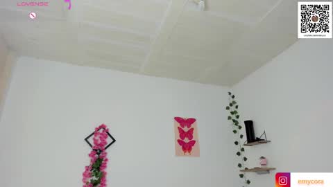 Snapshot of emily_coraline chatting on December 12, 2:55 pm Emily online show from December 12, 2:55 pm