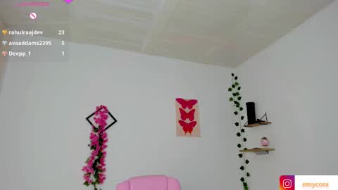 Snapshot of emily_coraline chatting on December 17, 2:22 pm Emily online show from December 17, 2:22 pm