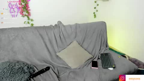 Snapshot of emily_coraline chatting on January 3, 6:24 pm Emily online show from January 3, 6:24 pm