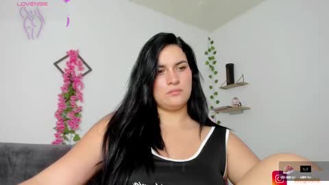 Snapshot of emily_coraline chatting on January 21, 9:25 pm Emily online show from January 21, 9:25 pm