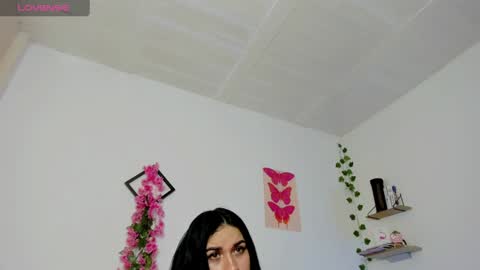 Snapshot of emily_coraline chatting on January 24, 9:37 pm Emily online show from January 24, 9:37 pm