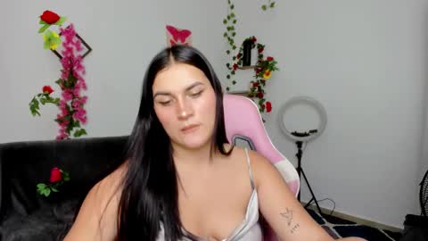 Snapshot of emily_coraline chatting on February 10, 8:21 pm Emily online show from February 10, 8:21 pm