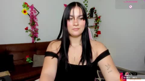 Snapshot of emily_coraline chatting on February 17, 8:36 pm Emily online show from February 17, 8:36 pm