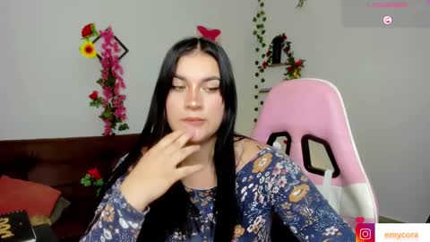Snapshot of emily_coraline chatting on February 18, 3:43 pm Emily online show from February 18, 3:43 pm