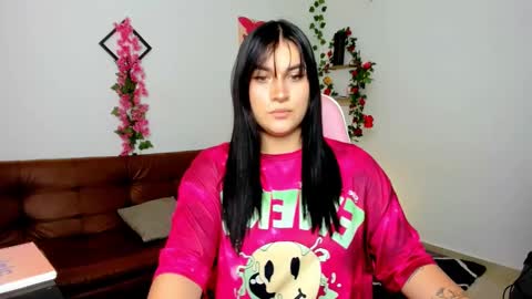 Snapshot of emily_coraline chatting on February 24, 6:58 pm Emily online show from February 24, 6:58 pm