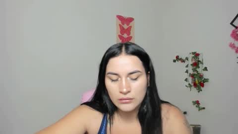 Snapshot of emily_coraline chatting on September 23, 12:35 am Emily online show from September 23, 12:35 am