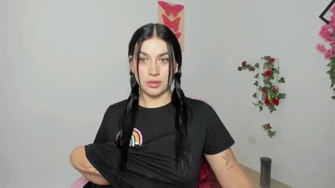 Snapshot of emily_coraline chatting on September 30, 2:33 pm Emily online show from September 30, 2:33 pm