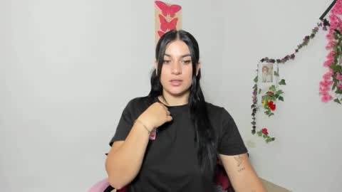 Snapshot of emily_coraline chatting on October 16, 1:17 am Emily online show from October 16, 1:17 am