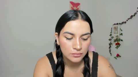 Snapshot of emily_coraline chatting on November 3, 3:02 pm Emily online show from November 3, 3:02 pm