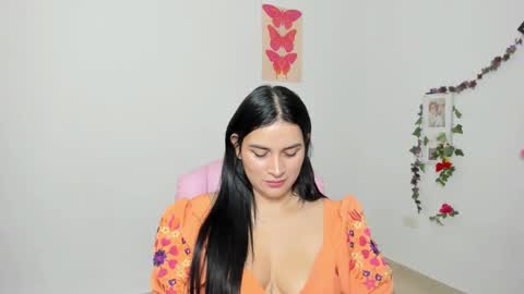 Snapshot of emily_coraline chatting on November 6, 3:35 pm Emily online show from November 6, 3:35 pm