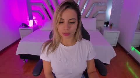 Emily online show from September 15, 10:59 am