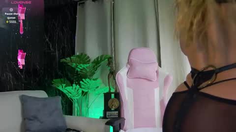 Emily foxx01 online show from November 28, 10:12 pm