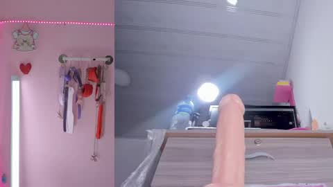 emily_foxxxi online show from April 14, 11:22 pm