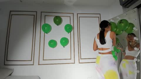 emily_gaviria1 online show from March 18, 12:08 pm