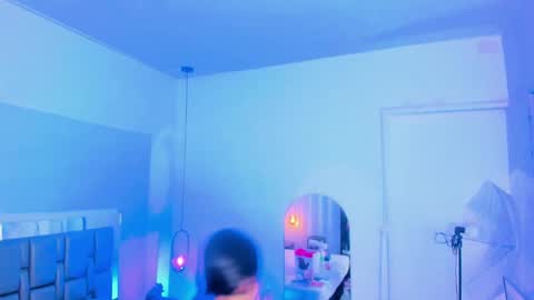 Snapshot of emily_gil1 chatting on February 20, 8:36 pm Emi online show from February 20, 8:36 pm