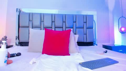 Snapshot of emily_gil1 chatting on February 28, 5:59 pm Emi online show from February 28, 5:59 pm