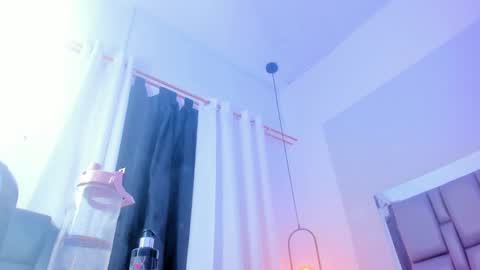 Snapshot of emily_gil1 chatting on March 5, 4:24 pm Emi online show from March 5, 4:24 pm