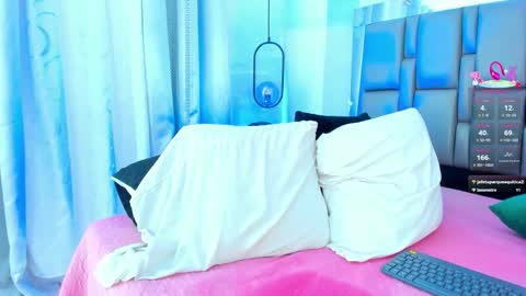 Snapshot of emily_gil1 chatting on October 11, 5:22 pm Emi online show from October 11, 5:22 pm