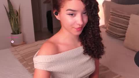Snapshot of emily_johnson1 chatting on October 16, 10:33 pm Juliana online show from October 16, 10:33 pm