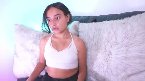 Snapshot of emily_jonexs_ chatting on March 17, 1:36 pm mily online show from March 17, 1:36 pm