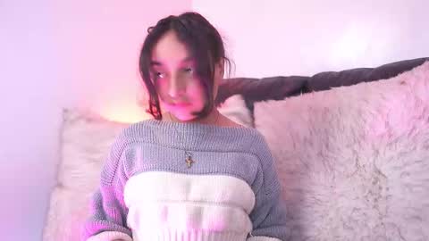 Snapshot of emily_jonexs_ chatting on March 19, 2:43 pm mily online show from March 19, 2:43 pm