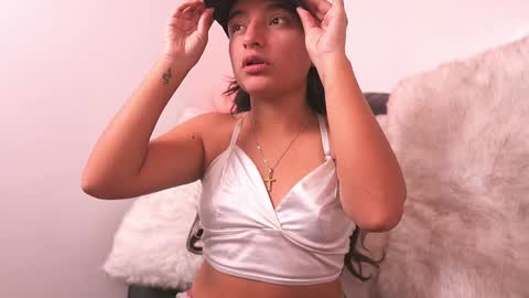 Snapshot of emily_jonexs_ chatting on April 22, 3:57 pm mily online show from April 22, 3:57 pm
