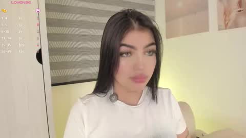 EmilyKenner  Independent model  online show from November 28, 11:35 am