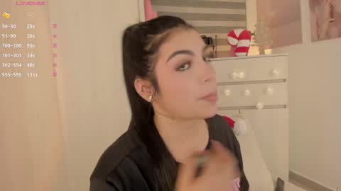 EmilyKenner  Independent model  online show from December 21, 1:18 pm