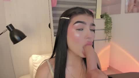 EmilyKenner  Independent model  online show from July 22, 12:19 pm