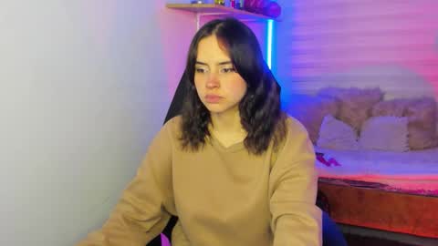 Snapshot of emily_lindey chatting on October 21, 3:18 am emily_lindey online show from October 21, 3:18 am