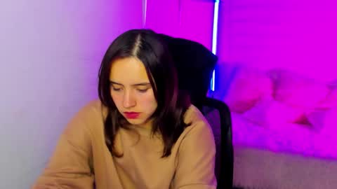 emily_lindey online show from November 28, 3:31 am