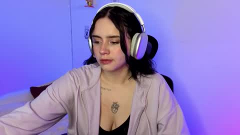 Emily Lindey online show from February 15, 3:47 am