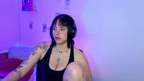 Emily Lindey online show from April 9, 5:18 am