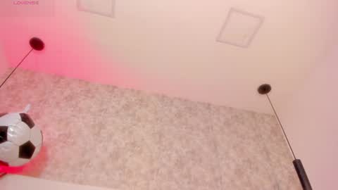 Snapshot of emily_luve chatting on July 6, 3:03 pm emily_luve online show from July 6, 3:03 pm