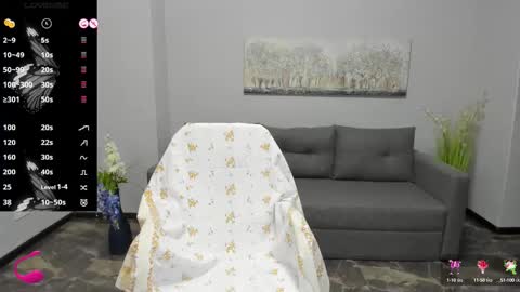 Snapshot of emily_midlton chatting on October 8, 6:44 am Emily online show from October 8, 6:44 am